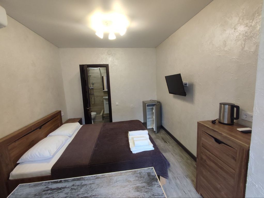 Дана — Трёхместный номер стандарт с отдельным входом 5