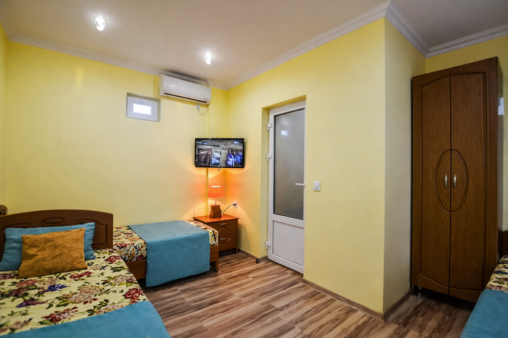 ВИталия — Трёхместный номер размещение на 1 этаже (№3)