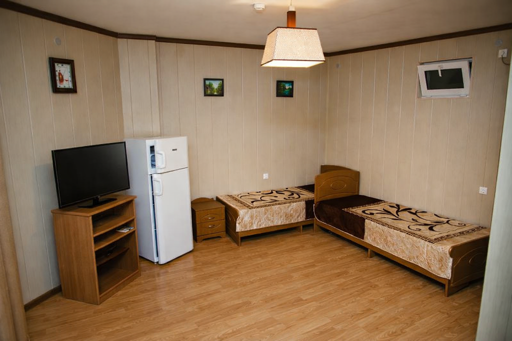 ВИталия — Четырёхместный номер размещение на 2 этаже (№4)