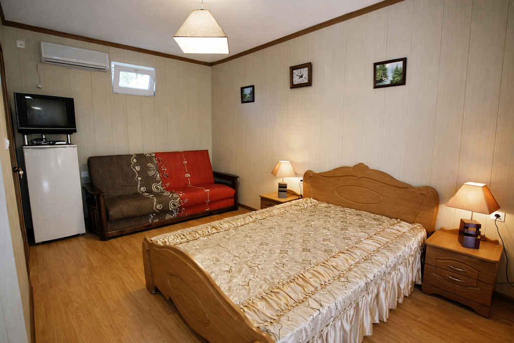 ВИталия — Четырёхместный номер на 2 этаже №5