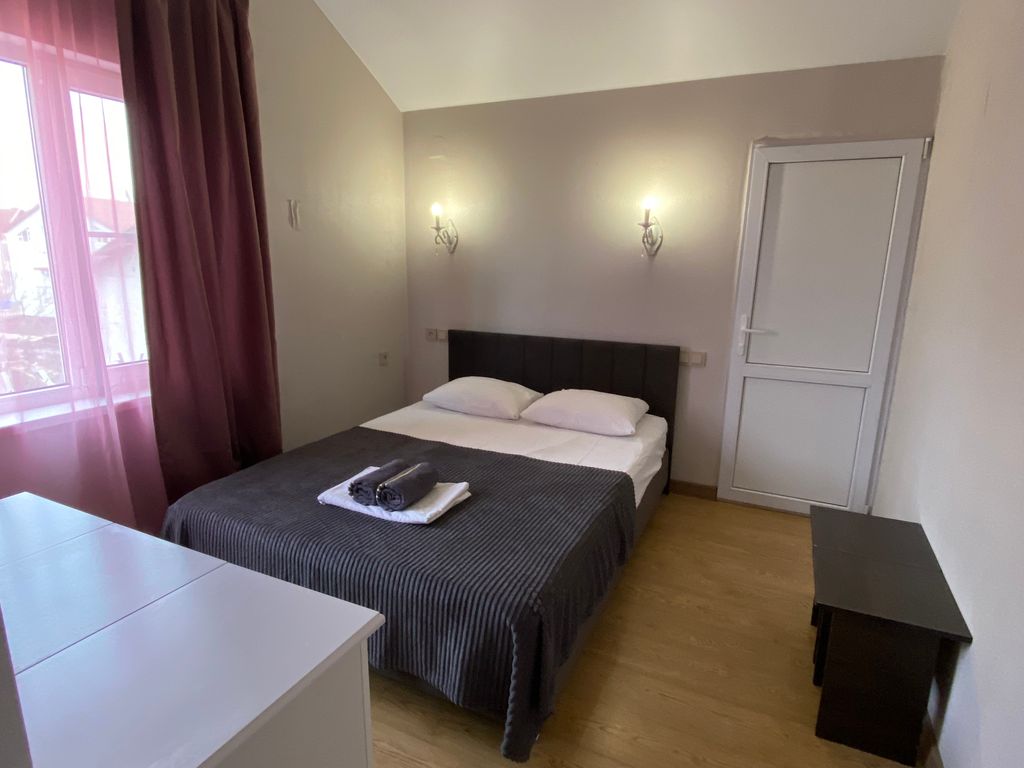 РусАлина — Двухместный номер с 1 кроватью улучшенный с видом на город