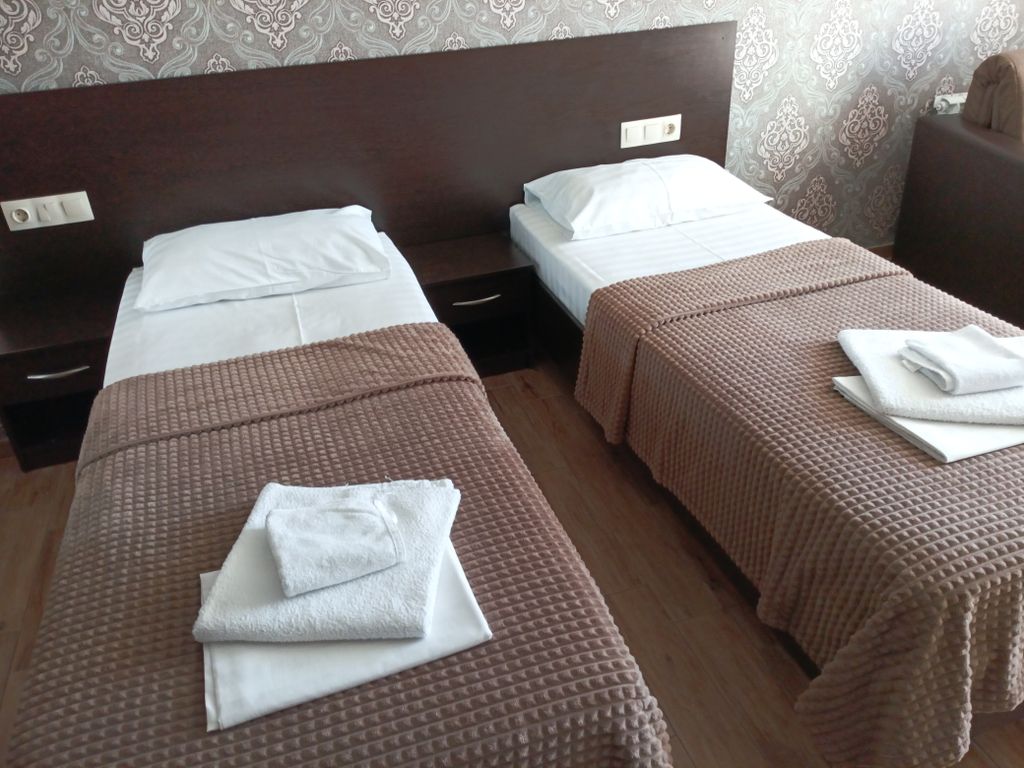 Высокий замок — Трёхместный номер улучшенный с видом на море