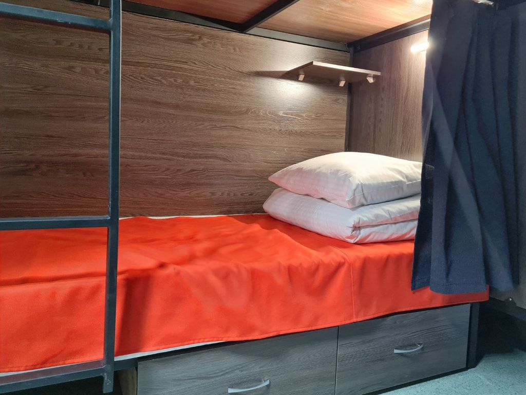 Л'Сфера — Многоместный женский номер эконом (душ/туалет общий)