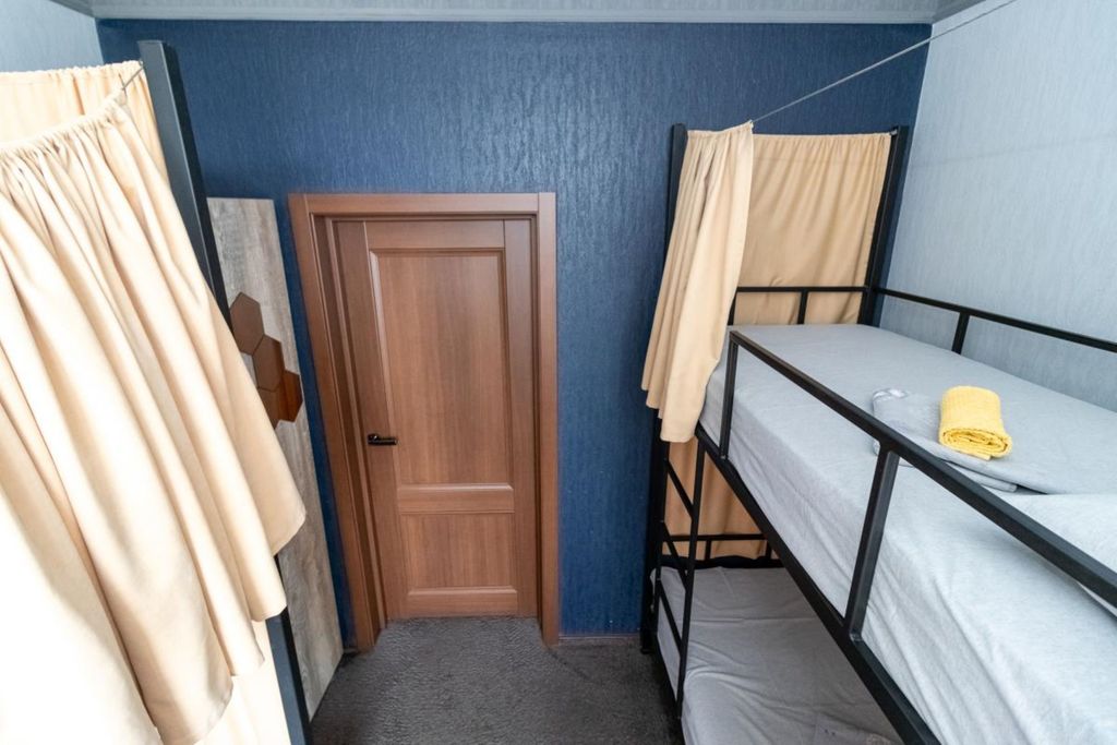 Карлсон — Многоместный женский номер эконом (душ/туалет общий)