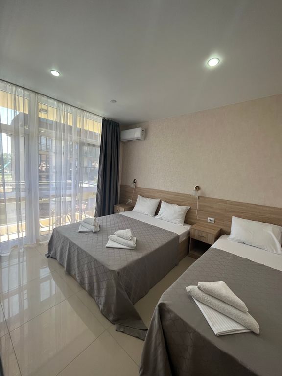 Добрый — Трёхместный номер Трёхместный стандарт с видом на бассейн