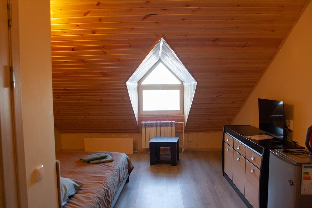 Волна — Двухместный номер с 1 кроватью комфорт с одной большой кроватью (мансарда)