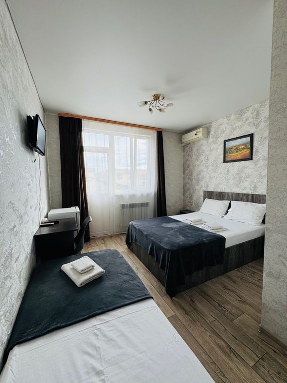 Нэва — Трёхместный номер Стандартный номер с балконом