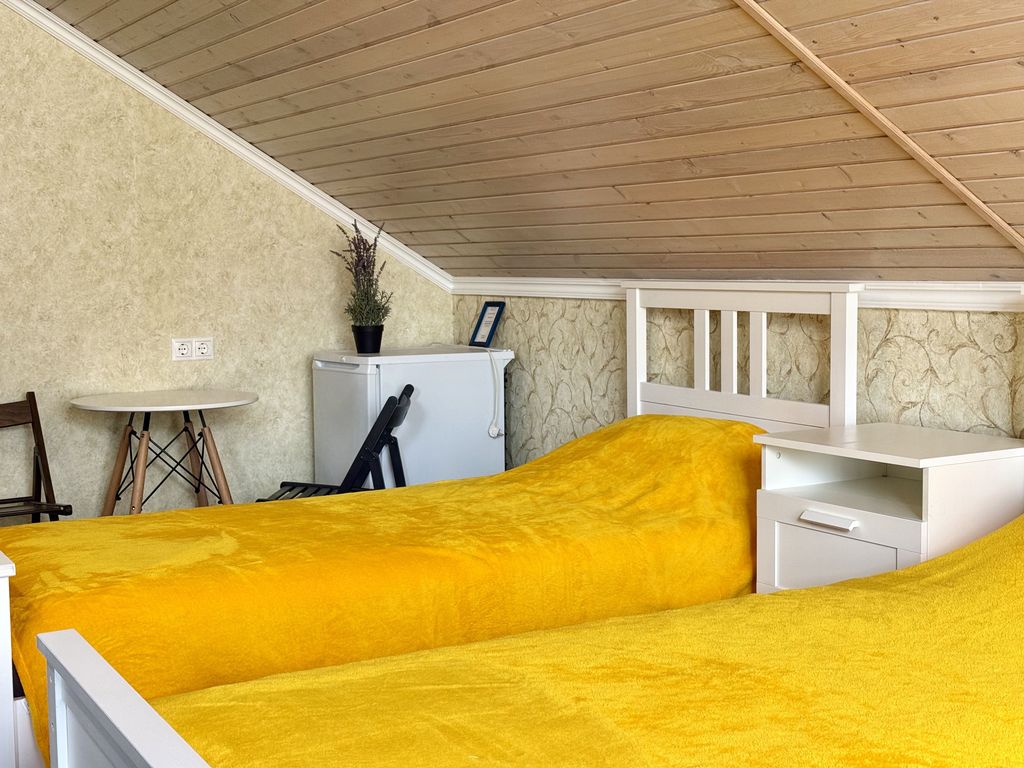 Семейный — Трёхместный номер мансардный для друзей