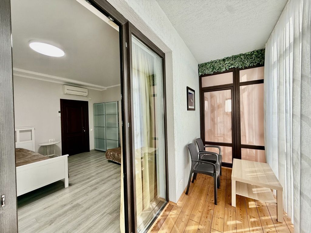 Семейный — Четырёхместный номер люкс с лоджией