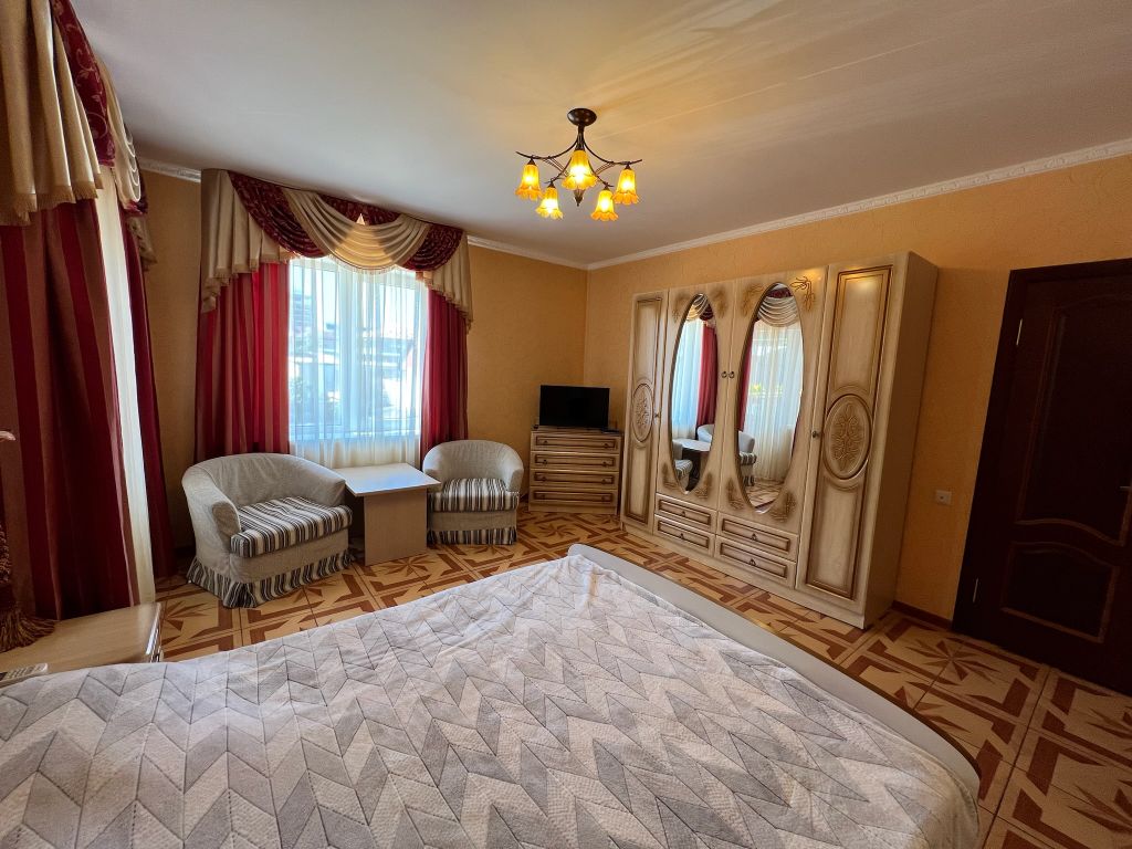 СПС — Двухместный номер с 1 кроватью улучшенный с видом на город