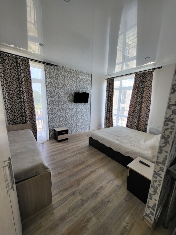 Аура — Семейный номер улучшенный номер 8 с кухней и санузлом