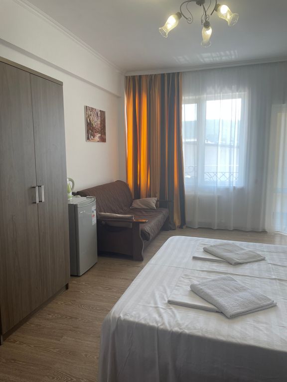 ЭлеОн Хаус — Четырёхместный номер Четырехместный с балконом