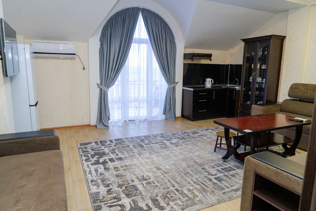 Океан — Трёхместный номер 3 корпус, люкс, двухкомнатный с кухней 4 этаж, 132 без лифта