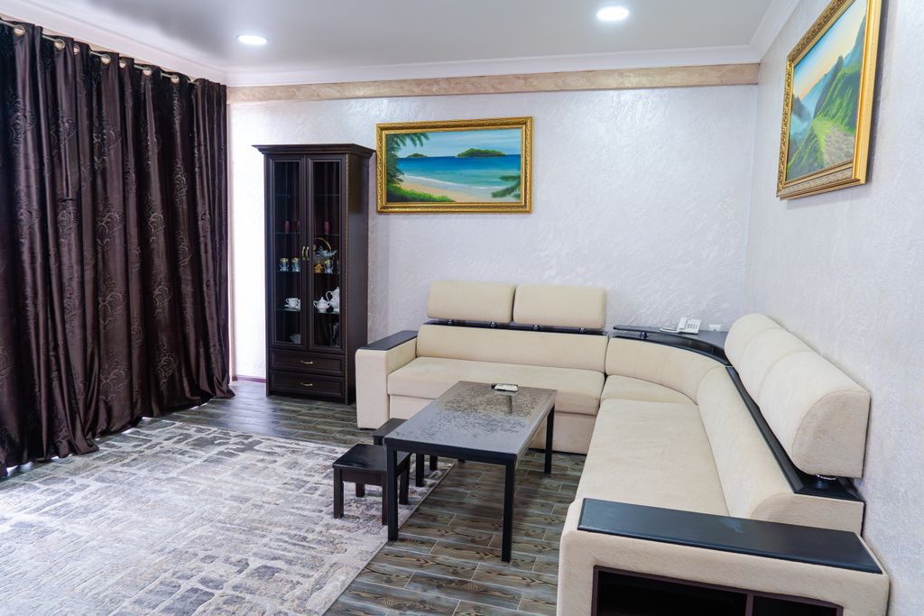 Океан — Трёхместный номер 3 корпус, люкс, двухкомнатный с кухней, 120 без лифта