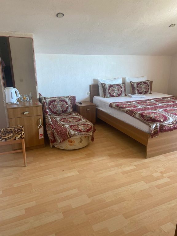 Кристина — Трёхместный номер улучшенный с видом на море