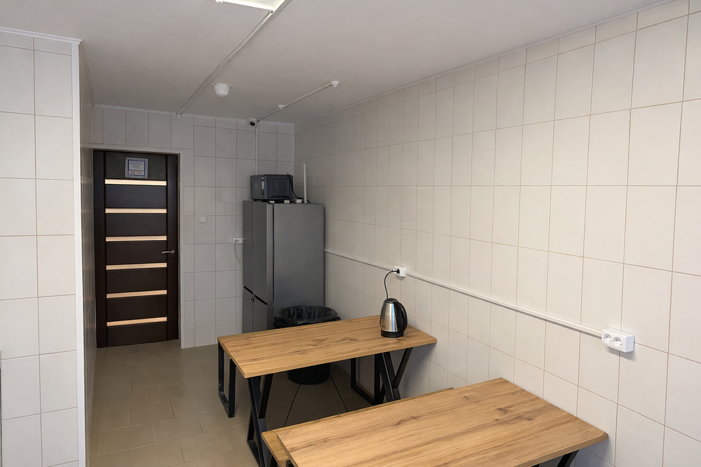 Халва — Многоместный мужской номер эконом (душ/туалет общий)