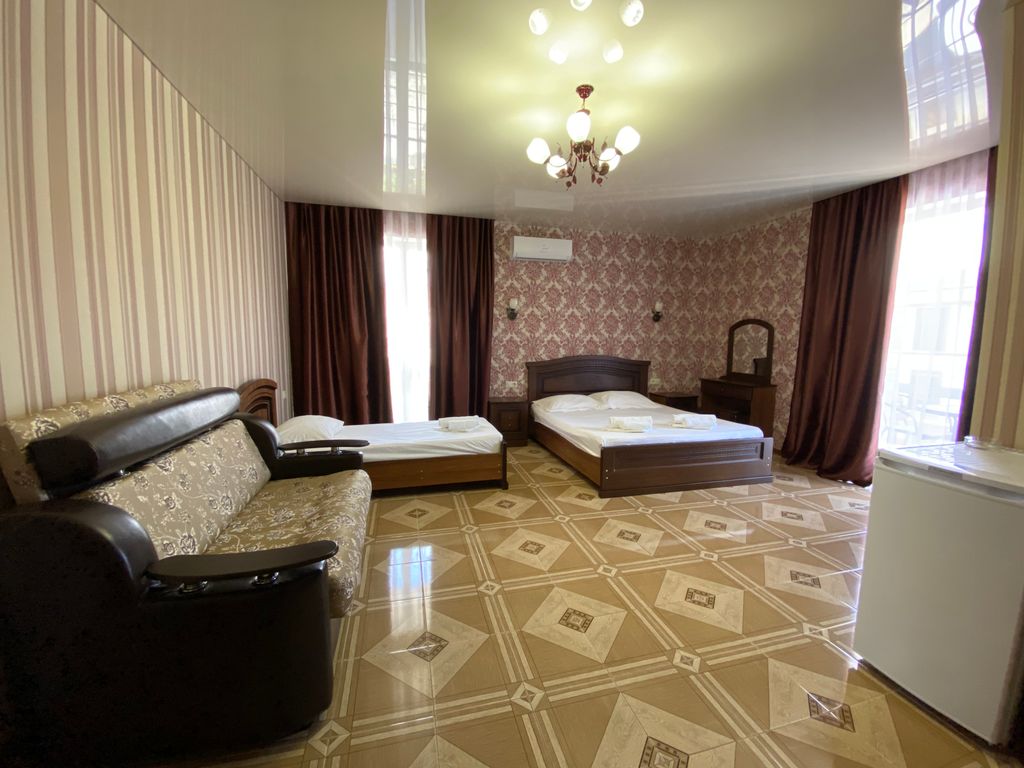 Ахиллес-Палас — Семейный номер однокомнатный на 5 человек