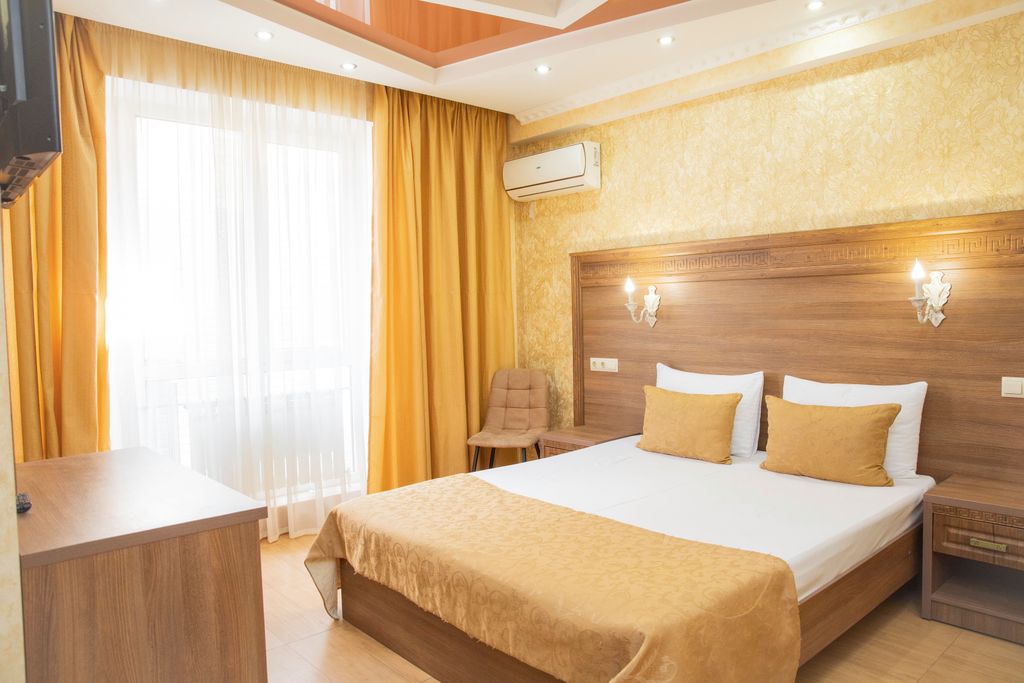 Арагац2 — Трёхместный номер комфорт с балконом