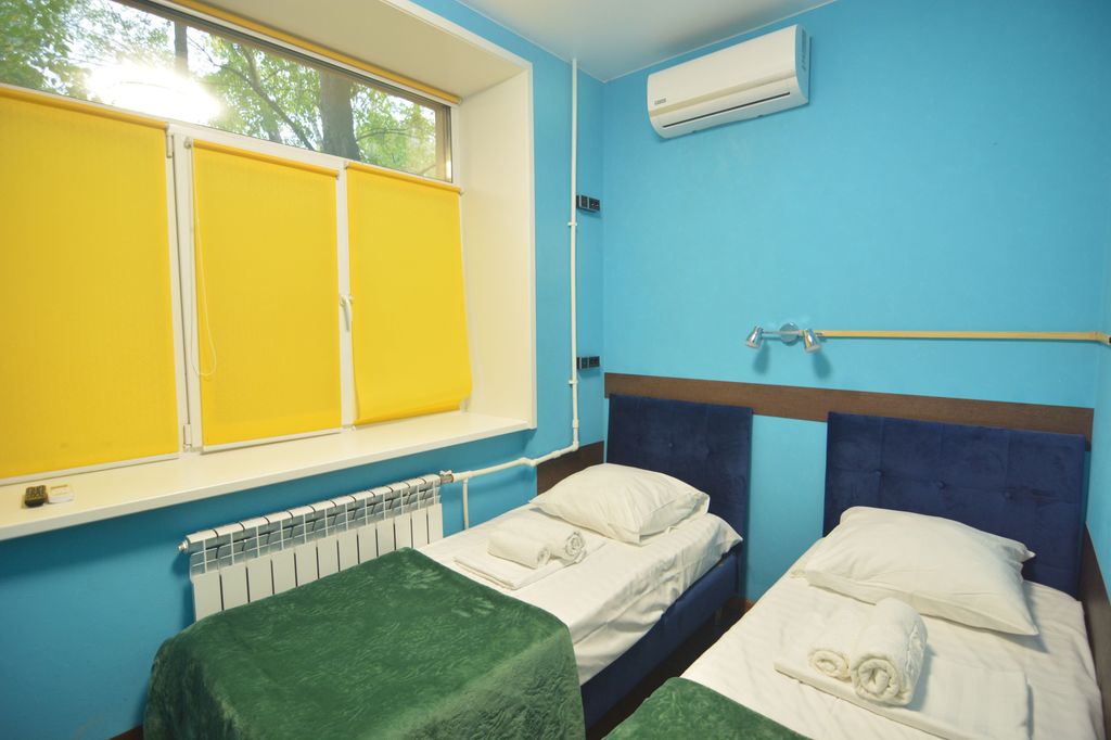 Мистер Хостел — Двухместный номер с 2 отдельными кроватями Номер с ванной на двоих человек