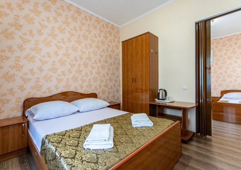 Фиеста — Комната Двухкомнатный номер «Комфорт» с двумя балконами