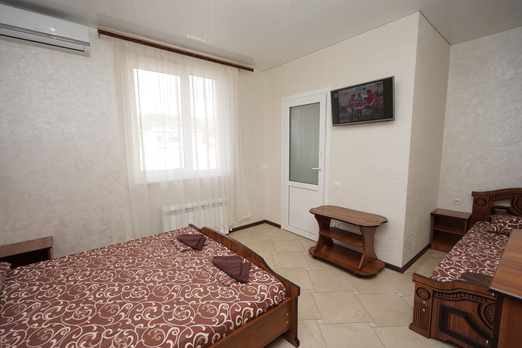 Эвелина — Трёхместный номер стандарт