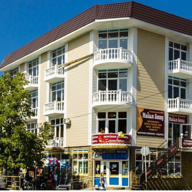 Эвелина — Трёхместный номер стандарт с видом на горы