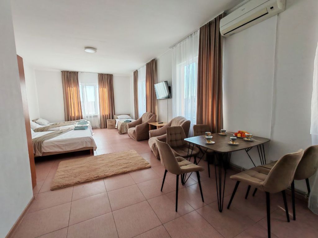 Фламинго — Семейный номер с видом на город