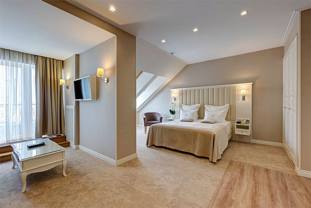 Гранд отель Звезда — Двухместный номер с 1 кроватью Джуниор Сюит с балконом