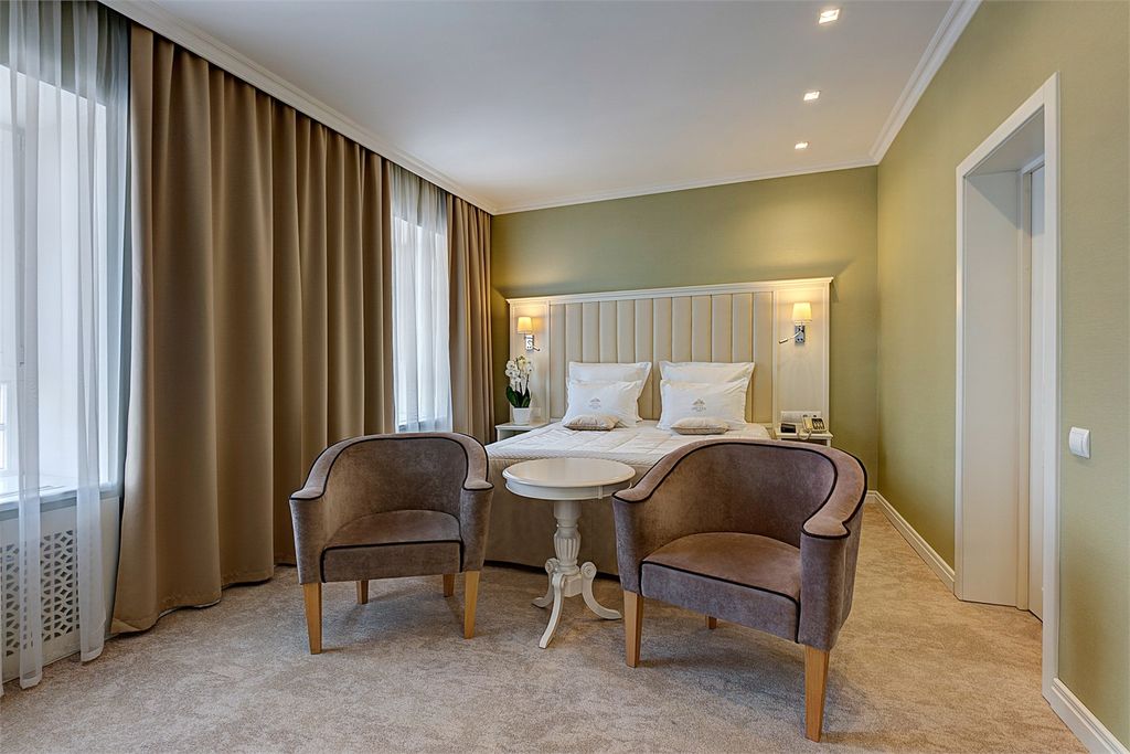 Гранд отель Звезда — Двухместный номер с 1 кроватью Люкс (Бизнес Сюит) с ванной