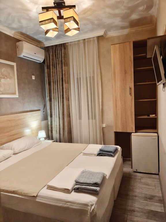 Лазурный — Двухместный номер с 2 отдельными кроватями Двухместный номер с балконом и со всеми удобствами № 3