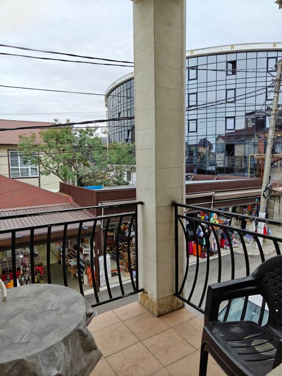 Лазурный — Двухместный номер с 2 отдельными кроватями комфорт с балконом и со всеми удобствами №4