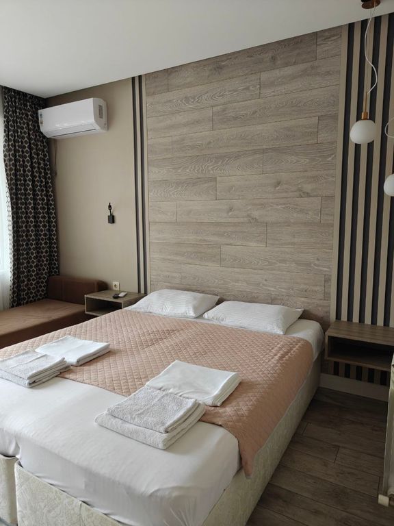 Лазурный — Трёхместный номер люкс 5