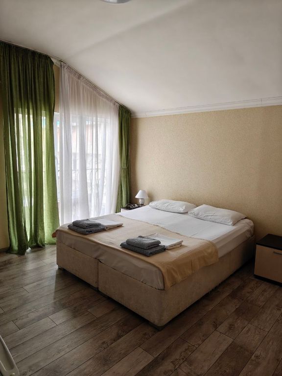 Лазурный — Трёхместный номер Комфортный 3-х местный №8