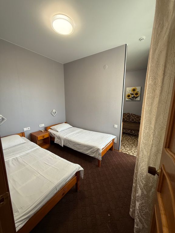 Медовая — Двухместный номер с 2 отдельными кроватями Двухместный с двумя односпальными кроватями