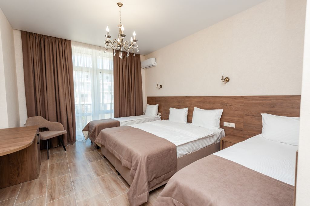 Кристалл — Четырёхместный номер увеличенный стандарт с видом на море