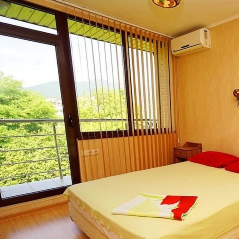 Шевченко 13/3 — Трёхместный номер эконом с балконом