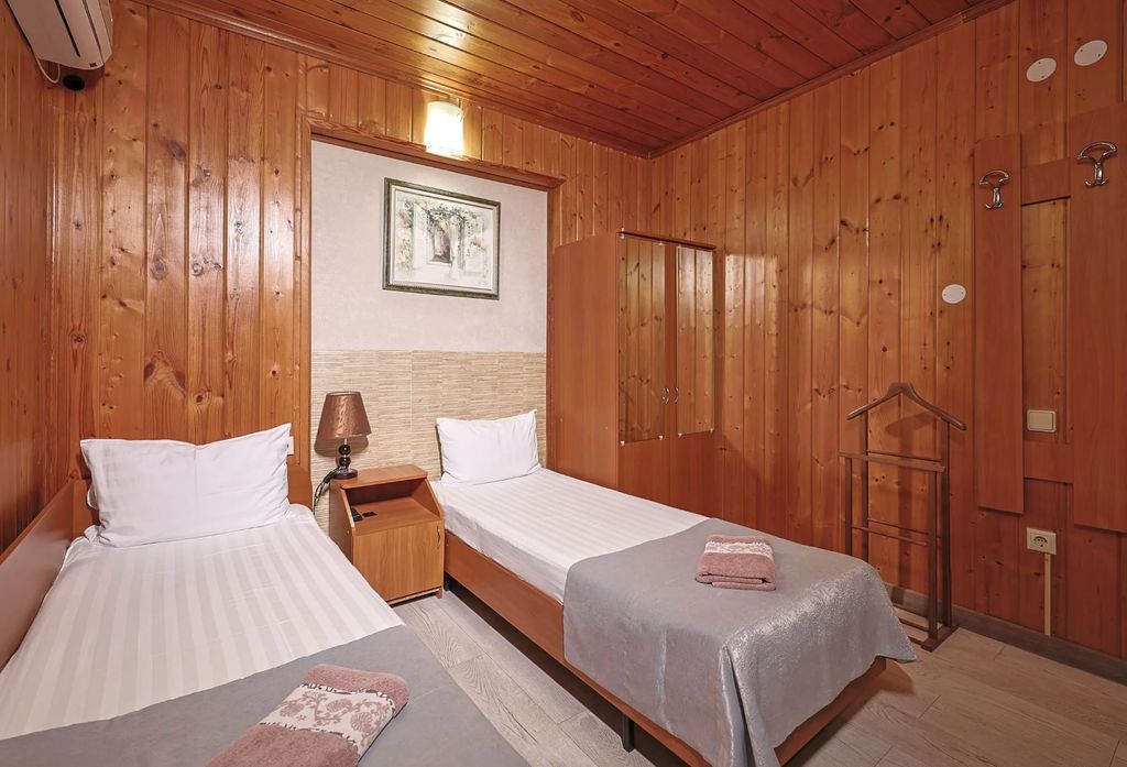 Лорис — Двухместный номер с 2 отдельными кроватями без балкона