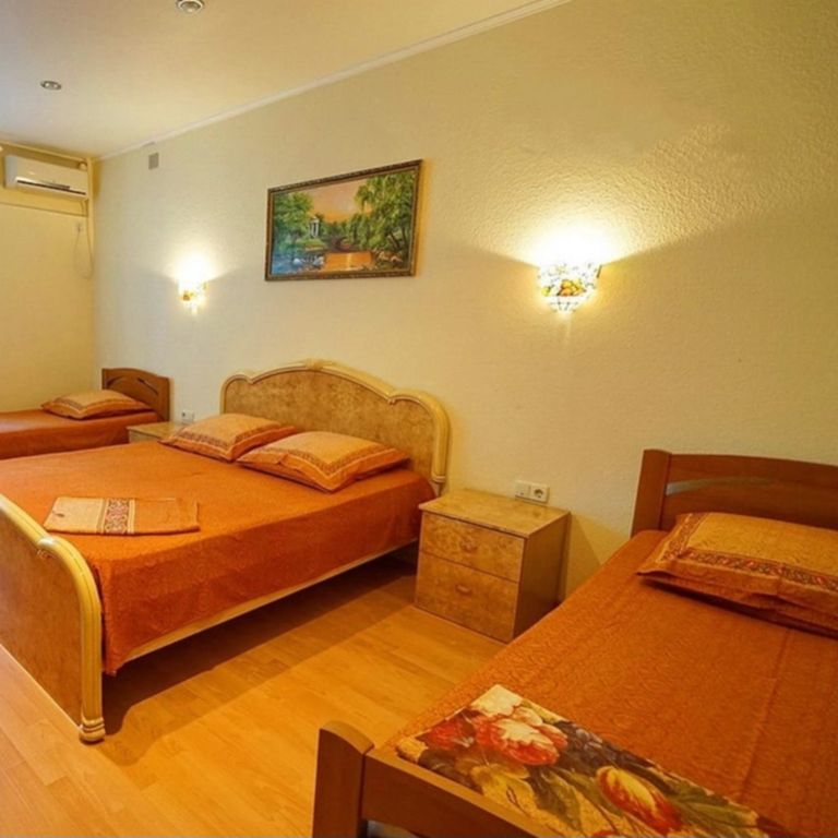 Шевченко 13/3 — Четырёхместный номер эконом семейный