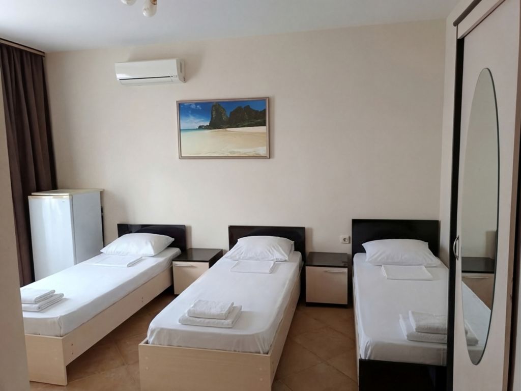 Ладья — Трёхместный номер трех местный комфорт с балконом 2 этаж