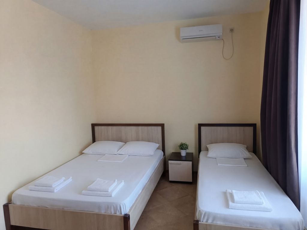 Ладья — Трёхместный номер комфорт с балконом