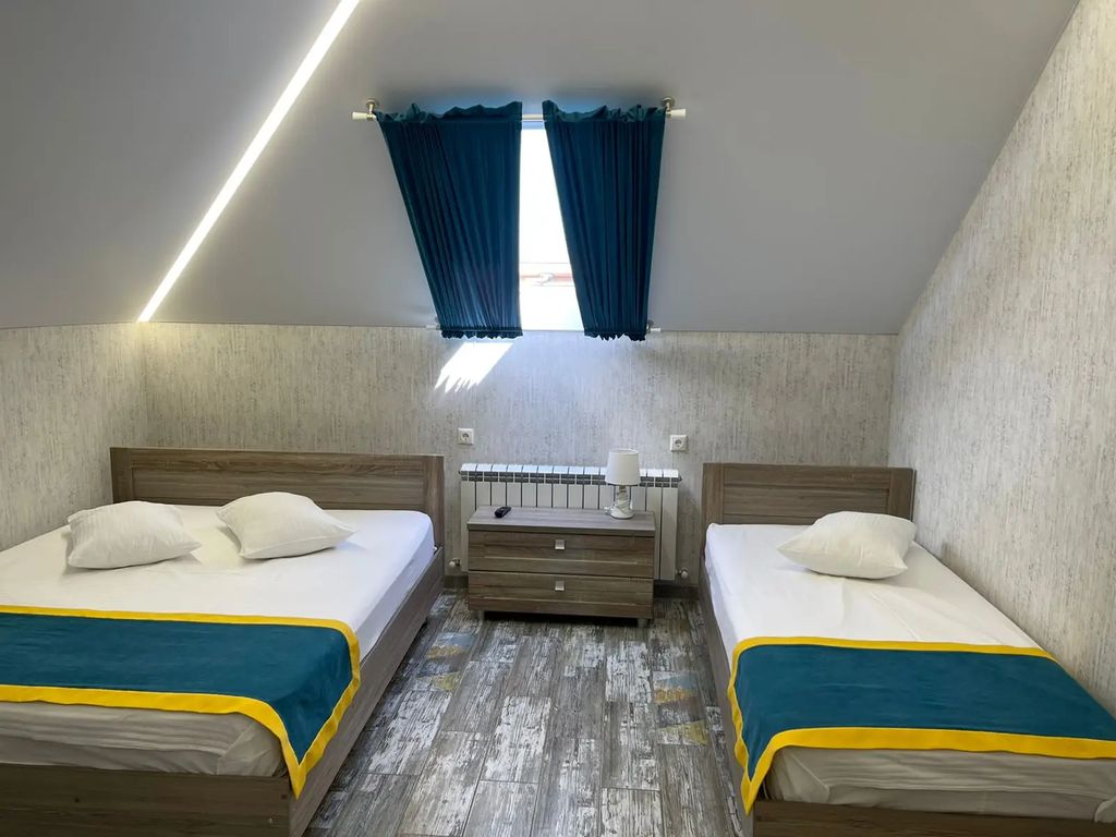 Павловск — Трёхместный номер улучшенный