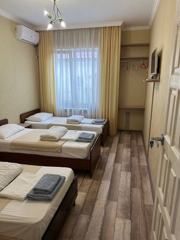 Лазурный — Трёхместный номер №2а (с общим санузлом)