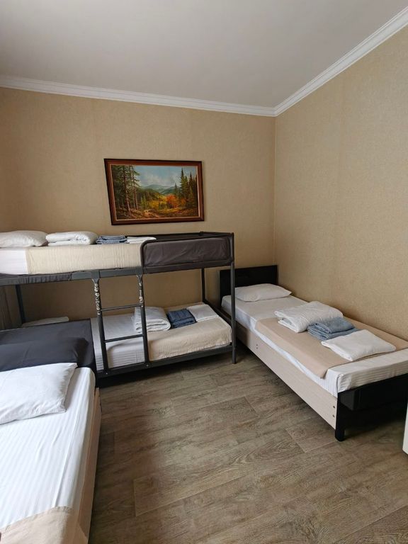 Лазурный — Четырёхместный номер №2б (с общим санузлом)