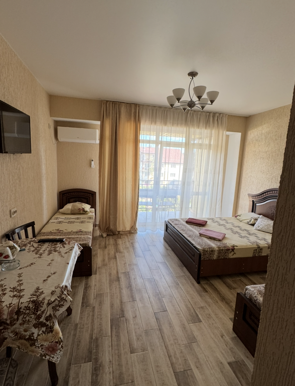 Елена — Четырёхместный номер стандарт с видом на город