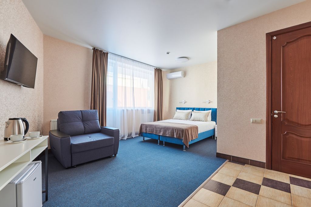 Альтаир — Трёхместный номер делюкс с балконом