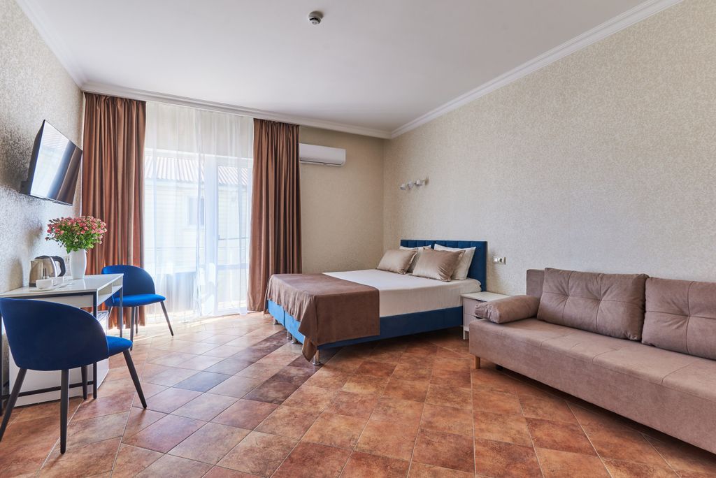 Альтаир — Семейный номер Полулюкс с балконом