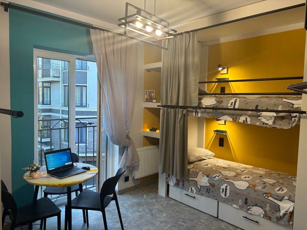 Пространство NEOtel’ на Набережной — Четырёхместный номер комната для дружной компании в атмосферном Пространстве на море