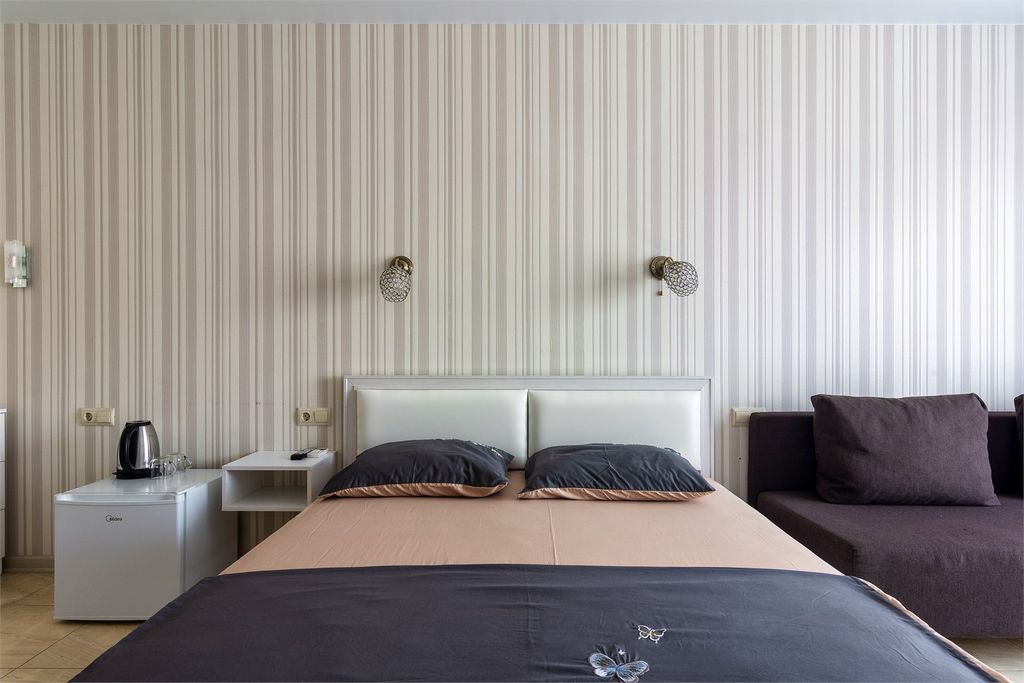 Стела — Четырёхместный номер комфорт с видом во двор