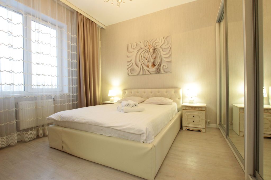 ЛунаПулково — Четырёхместный номер улучшенный с видом на город