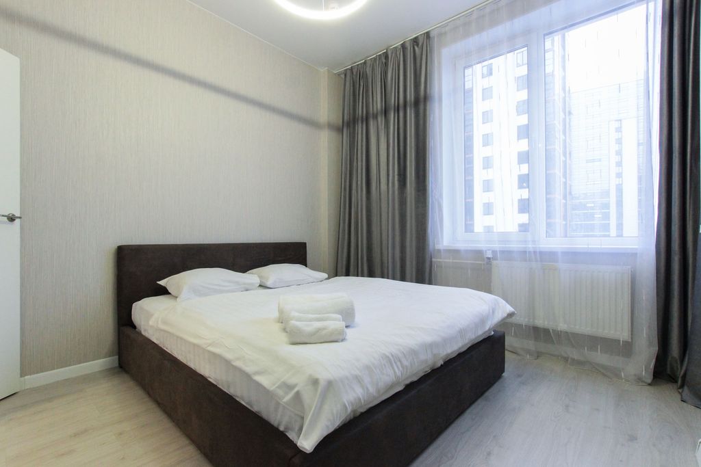 ЛунаПулково — Четырёхместный номер улучшенный с видом на город